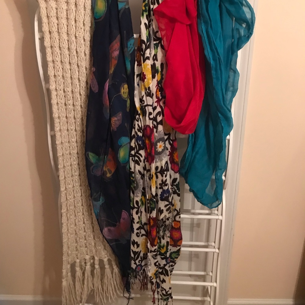 5 scarf bundle!! Time to stay warm!